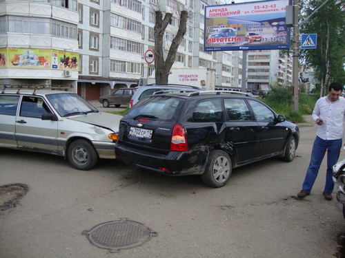 Сыктывкар: Из-за двух водителей пострадало три машины