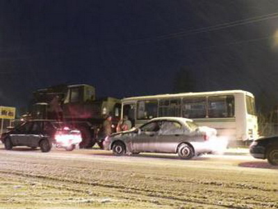 Сыктывкар: Автобус догнал экскаватор