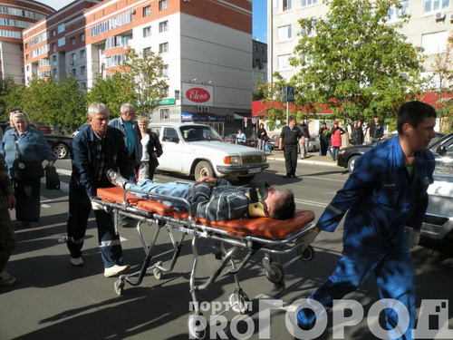 Сыктывкар: девушка попала под машину прямо в центре города