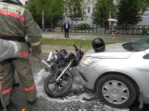 Сыктывкар: возле ЗАГСа сбили мотоциклиста
