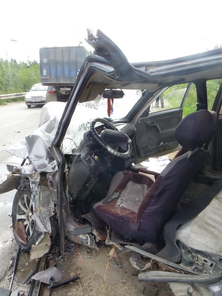 В Сыктывкаре от удара водителя десятки зажало в салоне