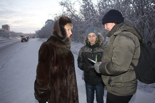 Волонтеры и полицейские Воркуты объединили усилия против нарушений Правил движения пешеходами
