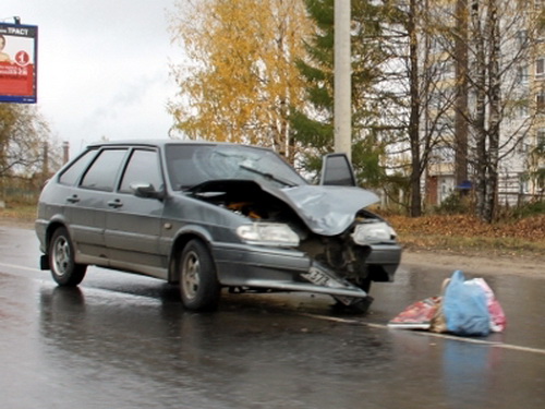В Сыктывкаре под колесами автомобиля погибла пожилая женщина