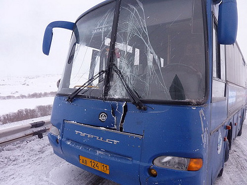 В Воркуте пассажиры автобуса чудом избежали страшного ДТП