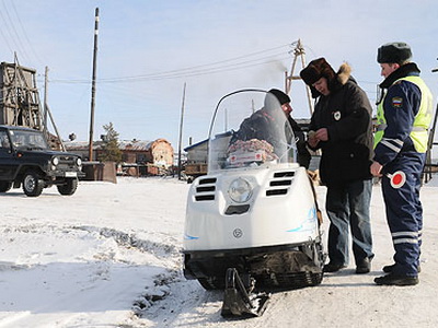 В Ижемских селениях устраивают погони за «нелегальными» снегоходами