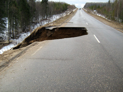 В Корткеросском районе разрушена дорога