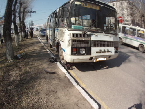 В Сыктывкаре велосипедист попал под колеса автобуса