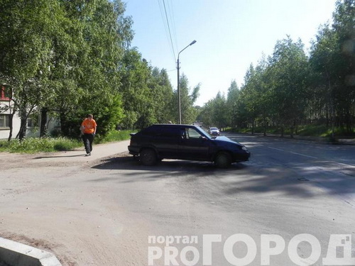 Сыктывкар: на улице Димитрова ВАЗ въехал в бок иномарке
