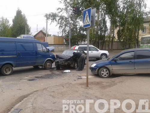 Сыктывкар: в результате ДТП водитель Газели разбил голову