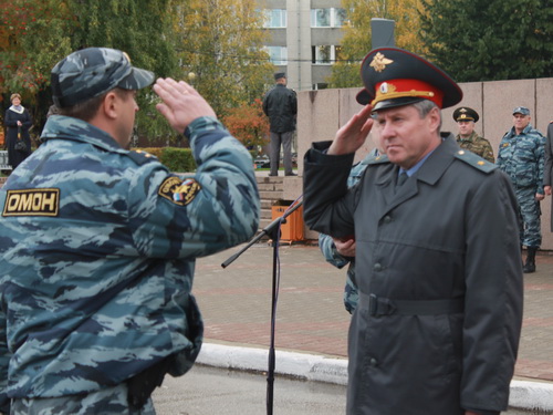 Глава Коми Вячеслав Гайзер вручил ключи от новенького Фиата сыктывкарским патрульным
