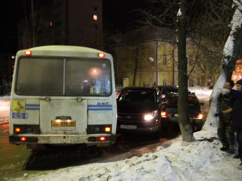 Сыктывкар: автобус собрал три автомобиля