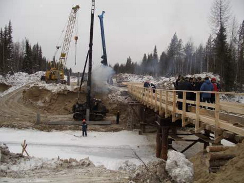 В 2012 году на строительство участка р.Кабанты-Вис - пос.Малая Пера будет направлено 458 миллионов рублей