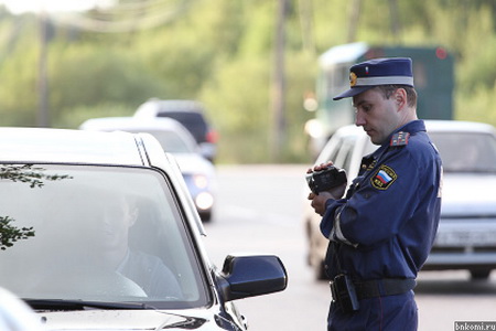 Инспекторы ДПС эвакуировали автомобили нарушителей, не отходя от штраф-стоянки