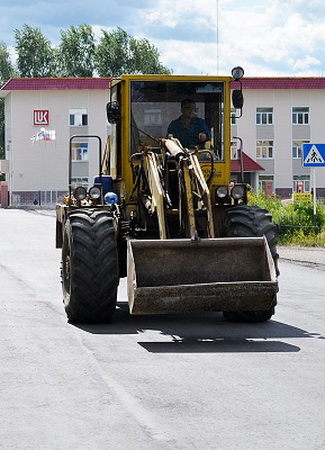 Руководство Сосногорского района проверило качество дорожного ремонта в поселке Нижний-Одес