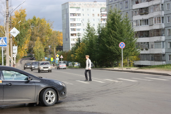 Водители игнорируют пешеходов на Интернациональной в Сыктывкаре