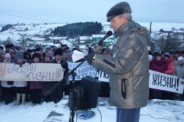 Митинг в Ижемском заречье за сохранение моста