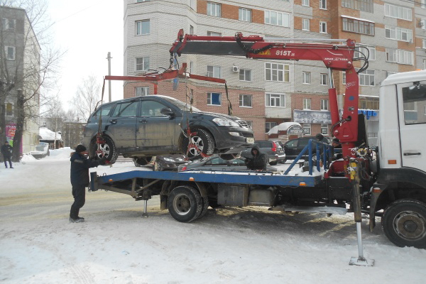 В Сыктывкаре провели показательную эвакуацию автомобилей