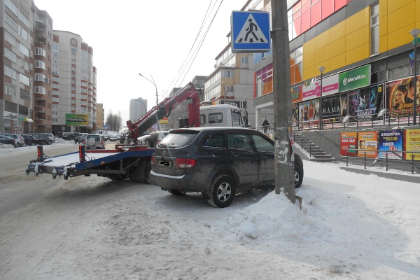 В Сыктывкаре провели показательную эвакуацию автомобилей