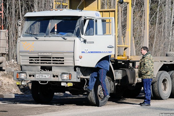 Водителей большегрузов в Коми стали штрафовать за отсутствие тахографов