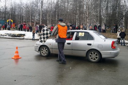 Автомобилисты Сыктывкара показали мастерство вождения в Кировском парке