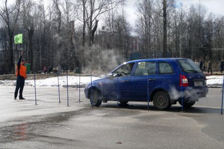 Автомобилисты Сыктывкара показали мастерство вождения в Кировском парке