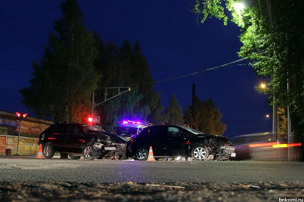 На дорогах Сыктывкара за час случились две аварии