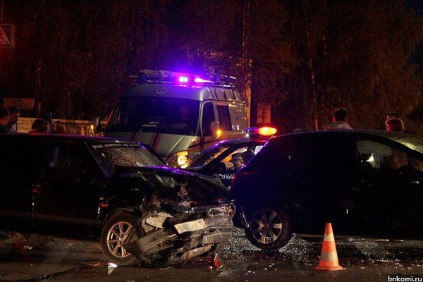 На дорогах Сыктывкара за час случились две аварии