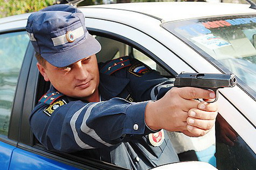 В Усть-Куломском районе сотрудники полиции применили оружие для остановки транспортного средства нарушителя