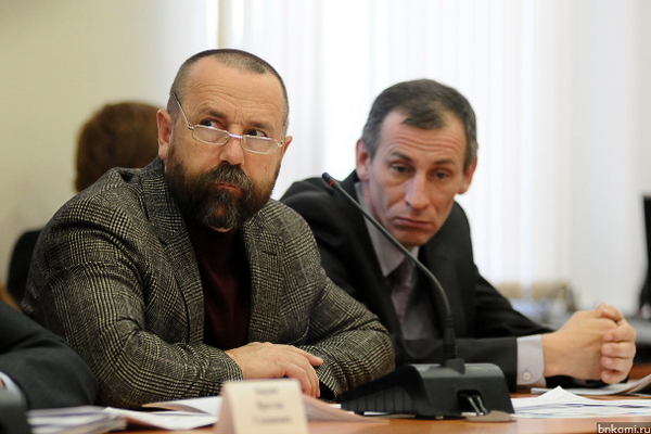 Вячеслав Гайзер дал взбучку руководителю Дорагентства Коми Эдуарду Слабикову