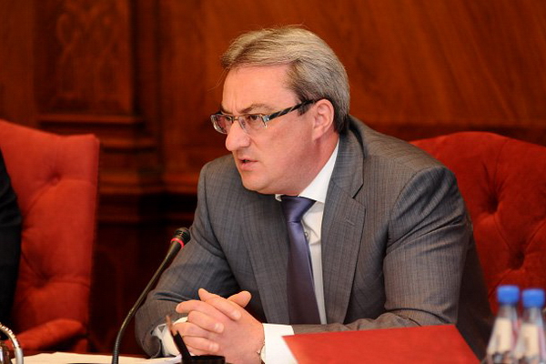 Вячеслав Гайзер поручил разработать меры для кардинального улучшения ситуации с авариями на дорогах