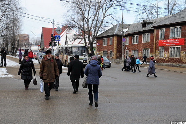 Для безопасности пешеходов в Сыктывкаре изменили режим работы светофора на Карла Маркса - Орджоникидзе