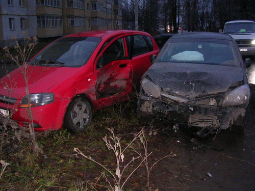 На Сысольском шоссе столкнулись три автомобиля