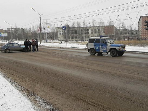 Сыктывкар: Милицейский УАЗ столкнулся с иномаркой