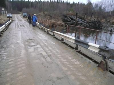 Аварийный мост через реку Малая Визинга в Сысольском районе
