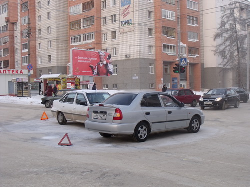 Два ДТП затруднили движение автотранспорта в центре Сыктывкара