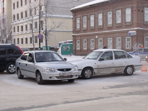 Два ДТП затруднили движение автотранспорта в центре Сыктывкара