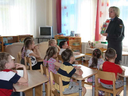Научить детей безопасному поведению на дороге поможет мобильный городок Научить детей безопасному поведению на дороге поможет мобильный городок