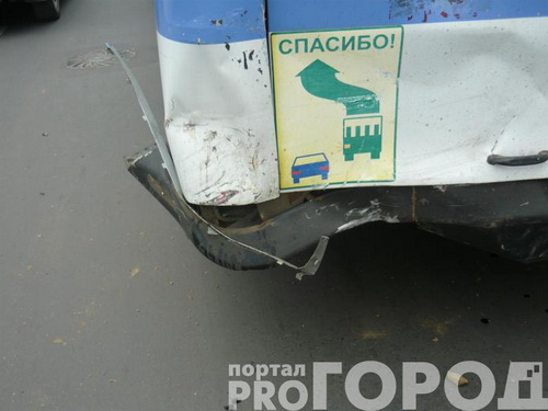 Сыктывкар: автобус с пассажирами протаранил джип