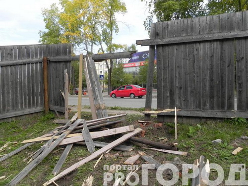 Сыктывкар: Москвич протаранил ограждение у баптистского храма