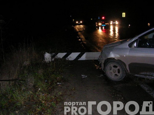 На трассе Сыктывкар-Ухта водитель иномарки уснул за рулем и въехал в столб