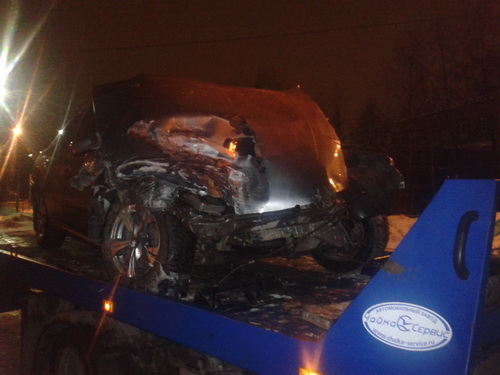 В Эжве легковушка въехала в автобус В Эжве легковушка въехала в автобус