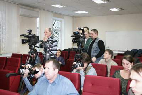 Руководитель Дорожного агентства Республики Коми Эдуард Слабиков провел пресс-конференцию для СМИ