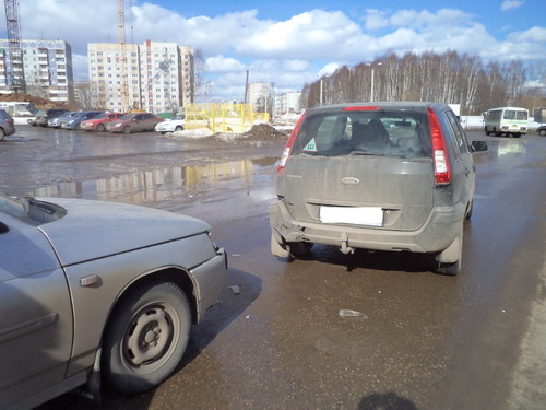 Сыктывкар: на Покровском бульваре столкнулись 5 авто 