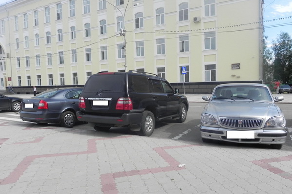 На каких автомобилях чиновники Сыктывкара ездят на работу