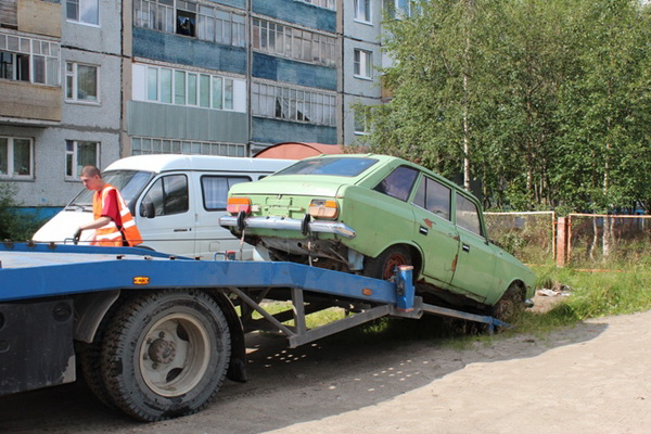 30 бесхозных автомобилей в Усинске эвакуированы на специализированную стоянку