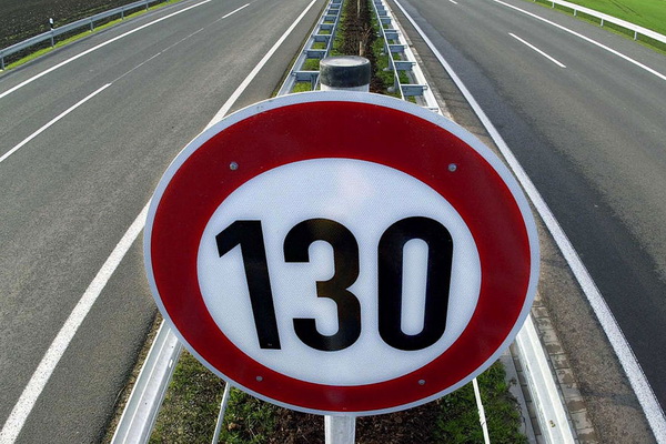Максимальную скорость в России увеличат до 130 километров