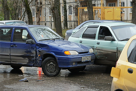 Водитель ВАЗа спровоцировал тройное ДТП в центре Сыктывкара