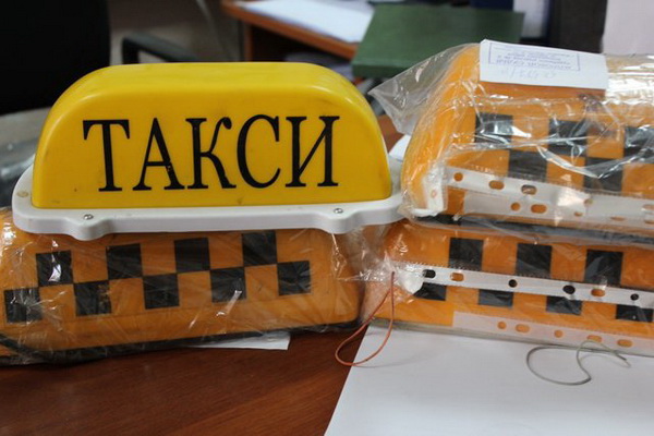Судебные приставы Ухты конфисковали 18 опознавательных знаков легкового такси